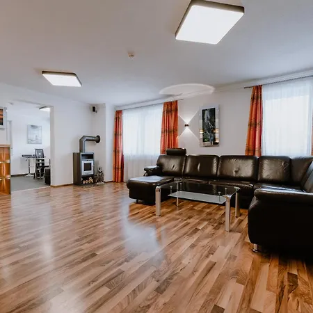 Апартаменти Sporthuette Fiegl